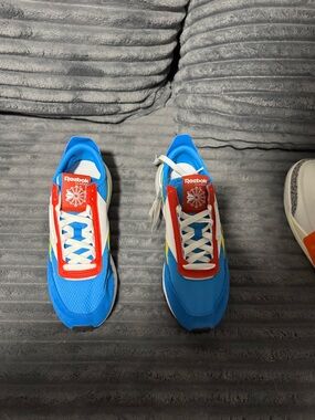 Reebok Men’s Blue, Red & Yellow Retro Runner Sneakers size 8